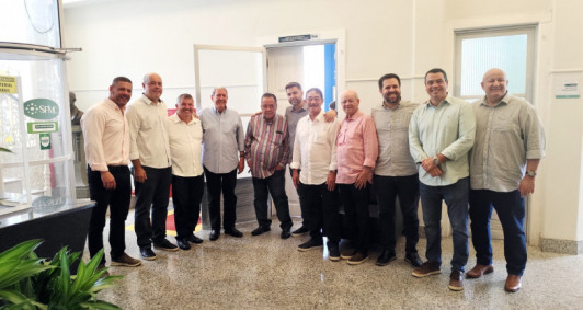 Na vota&ccedil;&atilde;o, estiveram presentes representantes da sociedade civil e da classe pol&iacute;tica da cidade