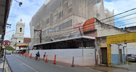 Pr&eacute;dio do Itu em processo de demoli&ccedil;&atilde;o