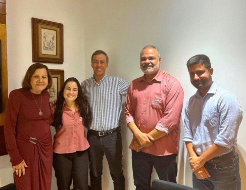 O gerente Wanderson Souza e os assessores Fernanda Corr&ecirc;a e Rafael Bastos foram recepcionados pelos diretores Diva e Christiano Abreu Barbosa