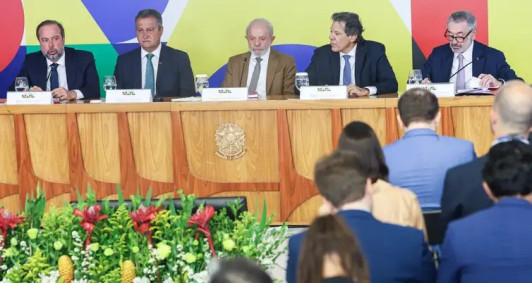 An&uacute;ncio foi feito por Lula nesta quinta (12)