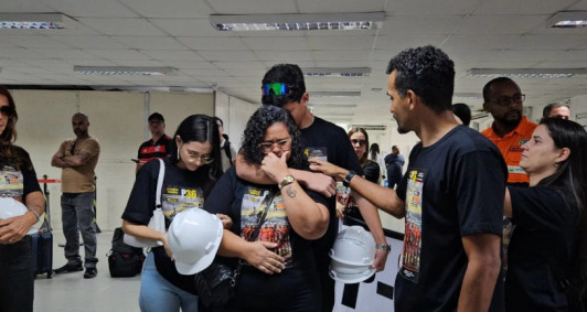 Emocionados, familiares acompanharam o ato