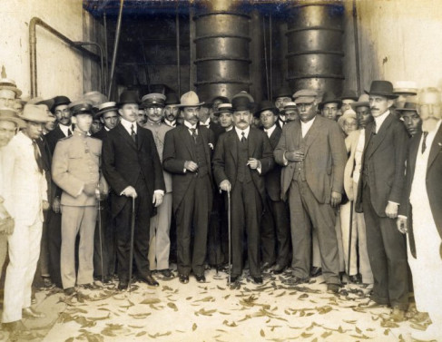 Comitiva presidencial na Usina Santa Cruz