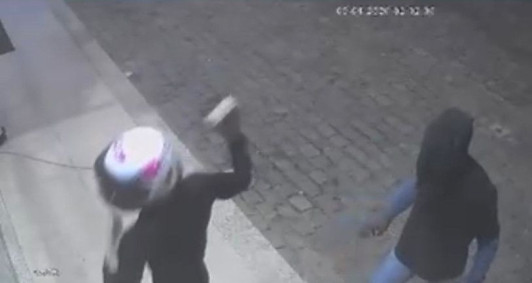 Bandidos fugiram ap&oacute;s alarme tocar 