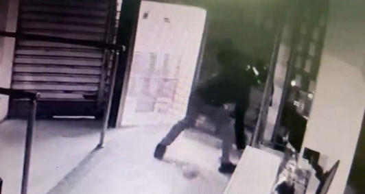 Arrombamento e furto em com&eacute;rcio no Centro de Campos 