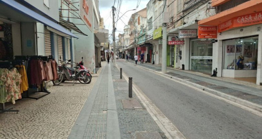 Rua Jo&atilde;o Pessoa, onde o suspeito entrou durante o crime no Centro de Campos 