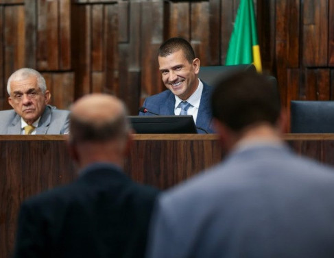 Primeira sess&atilde;o de Ruas como presidente