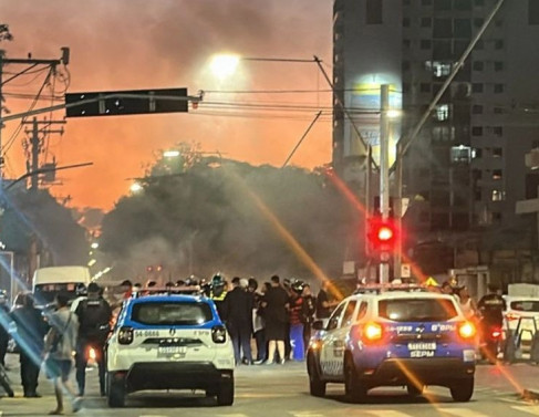 Avenida 28 de Mar&ccedil;o foi interditada em protesto de motoboys