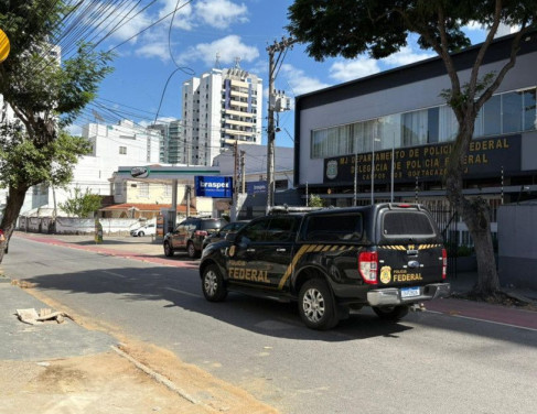 Movimenta&ccedil;&atilde;o na sede da PF em Campos