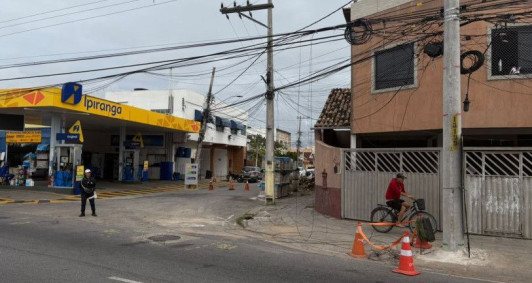 Reclama&ccedil;&atilde;o da situa&ccedil;&atilde;o de outro poste localizado na Rua Benedito Queiroz