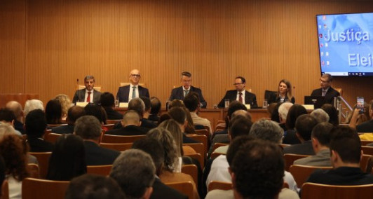 Reuni&atilde;o com representantes partid&aacute;rios