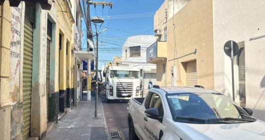 Reparo na Rua Tenente Coronel Cardoso com bloqueio na Rua Carlos Lacerda