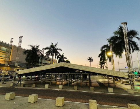 Come&ccedil;a a montagem do palco