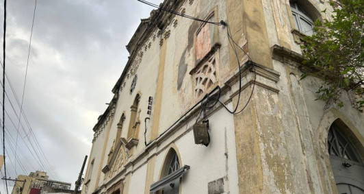 Fios foram cortados, mas nada foi levado da igreja