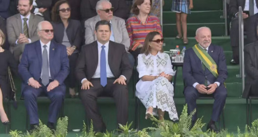 Presidentes dos tr&ecirc;s poderes participam de desfile de 7 de Setembro em Bras&iacute;lia 