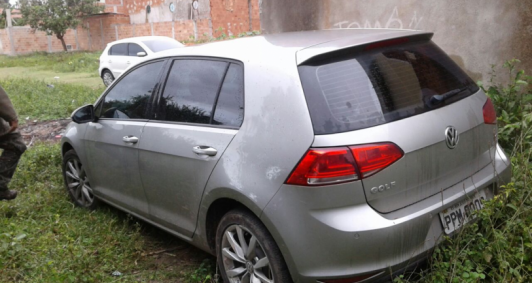 Carro roubado foi encontrado no Parque Guarus