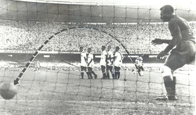 Com uma Folha-Seca espetacular, contra o Peru, Didi classificou o Brasil para a Copa de 1958, na Suécia