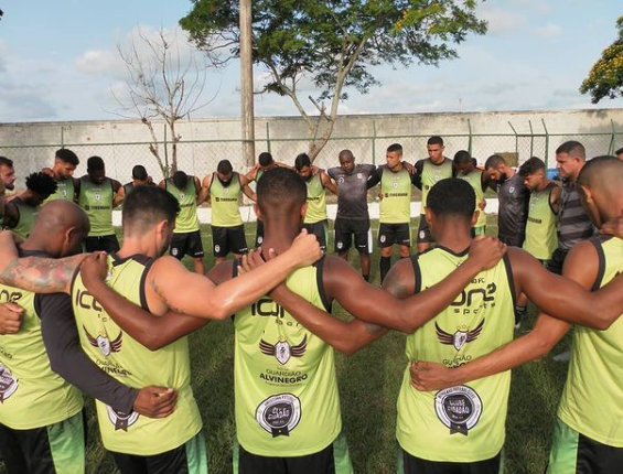 Unio do elenco alvinegro em treino preparatrio