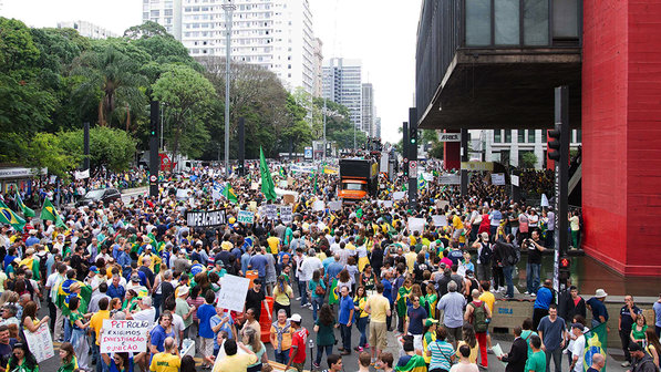 brasil-protesto-15-de-novembro-paulista-20141115-52-1-size-598