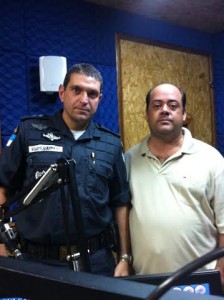 Comandante do 29 BPM-ten-cel Sylvio Guerra e o jornalista-radialista Wanderson Garcia ft NB