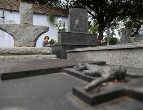 Homenagens antecipadas movimentam cemitérios