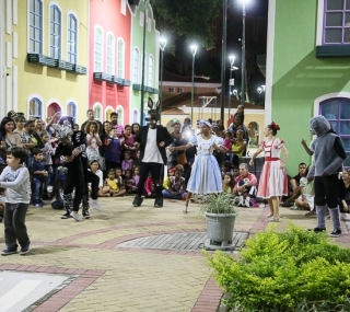 Saltimbancos na Cidade da Crian&ccedil;a