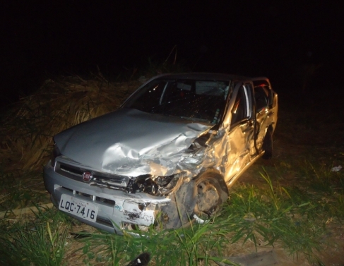 Outras cinco pessoas estavam em um Siena prata