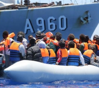 Refugiados em travessia pelo Mediterrneo