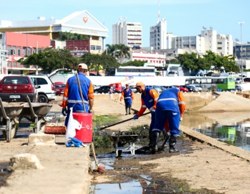 Limpeza no entorno do rio Paraba