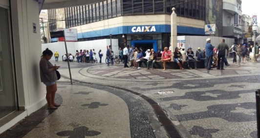 Ag�ncia da Caixa abre mais cedo