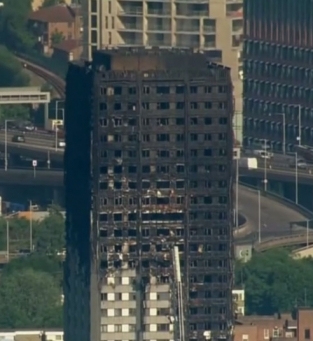 Incêndio destruiu prédio em Londres