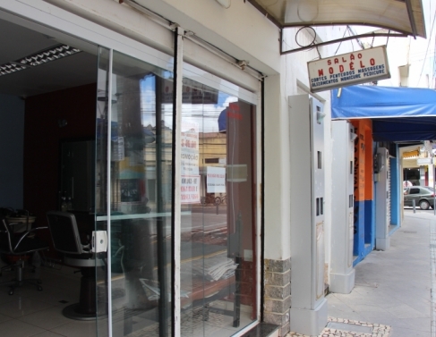 Salo arrombado no Centro