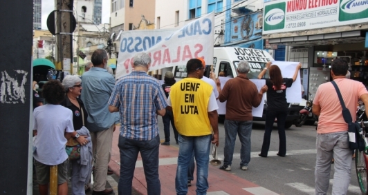 Manifesta��o de servidores da Uenf e Faetec