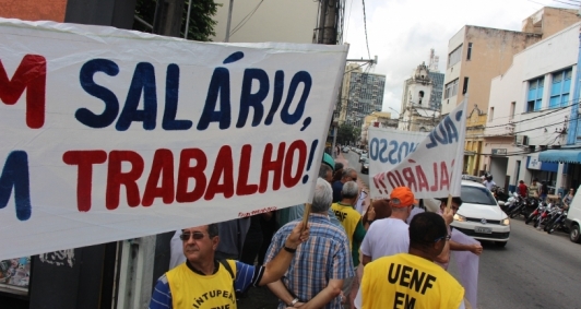 Manifesta��o de servidores da Uenf e Faetec