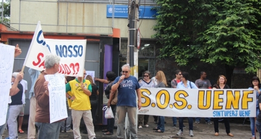 Manifesta&ccedil;&atilde;o de servidores da Uenf e Faetec