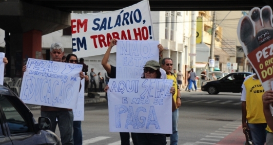 Manifesta��o de servidores da Uenf e Faetec