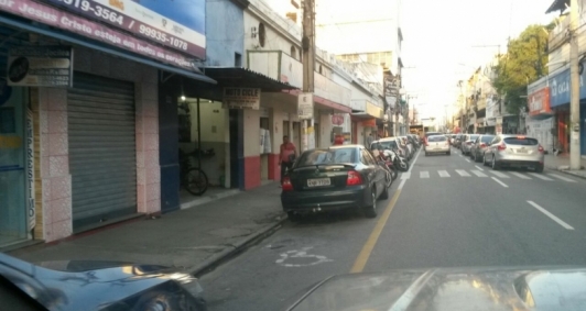 Desrespeitos no trânsito em ruas de Campos