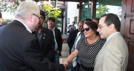 Porto do A�u assina parceria internacional
