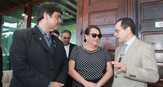 Porto do A�u assina parceria internacional