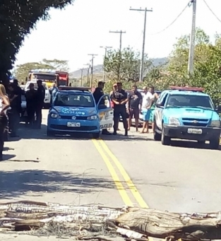 Moradores protestaram a falta de transporte p�blico 