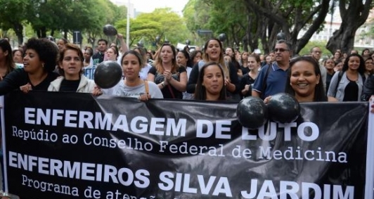 Enfermeiros fazem protesto no RIo