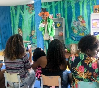 Teatro e conta&ccedil;&atilde;o de hist&oacute;ria integram o programa