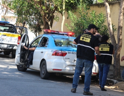 Operação do IMTT em fiscalização de lotadas