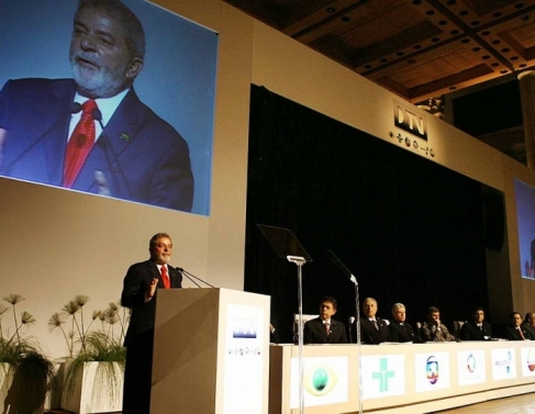 O Ex-presidente Lula da Silva durante cerim&ocirc;nia de lan&ccedil;amento da TV digital no Brasil, na Sala S&atilde;o Paulo em 2 de dezembro de 2007
