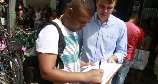 Vereador colheu assinaturas no calçãdão