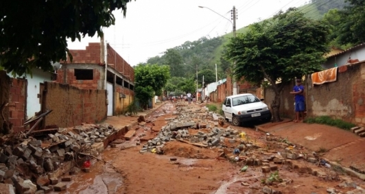 Chuva prejudicou famlias em Morro do Coco