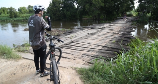 Ponte de Marimbondo danificada pela chuva