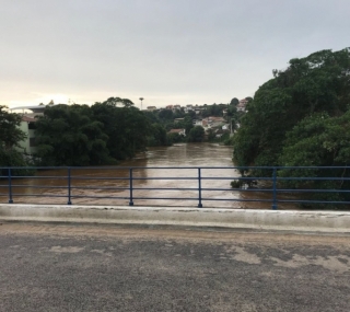 Rio Itabapoana transbordou em Bom Jesus