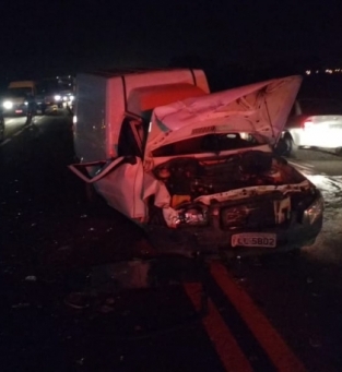 No km 50 da BR, vítimas estavam em uma Fiorino