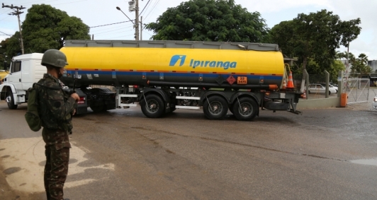 Exrcito auxiliou sada de caminhes