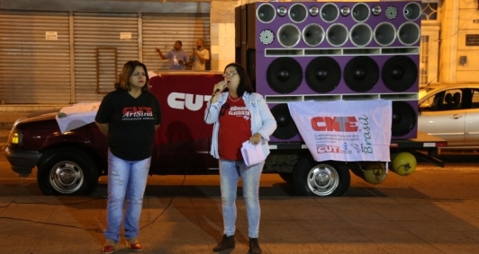 Servidores da educao em ato na praa